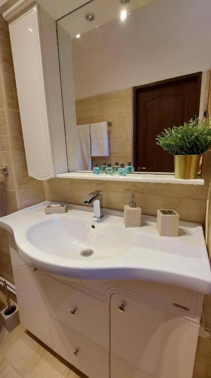 Ambiennt Hotel Букурещ Екстериор снимка